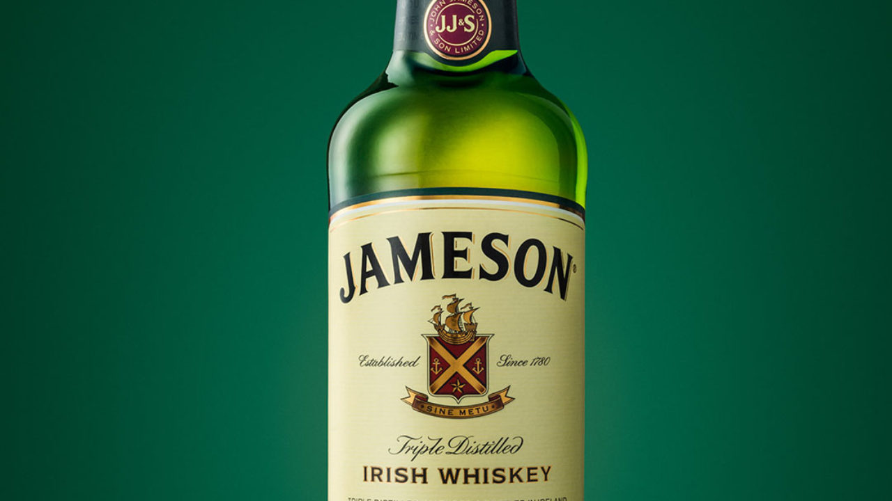 Джеймсон. Джемисон Айриш виски. Jameson виски Irish Whiskey. Jameson Irish Whiskey лейбл. Виски джемисон Айриш виски 2019.